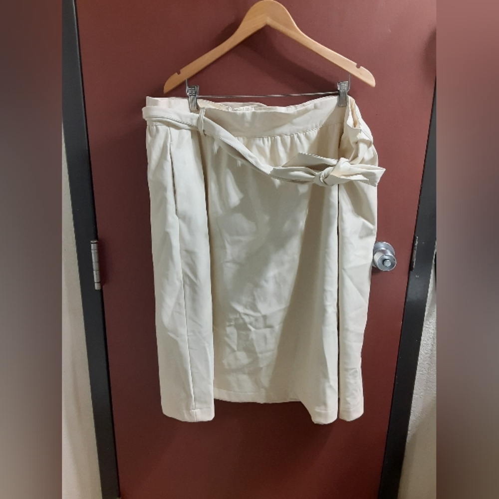 Who What Wear NWT Faux Leather Cream Colir  Skirt Tie Belt Women's Size 22W
